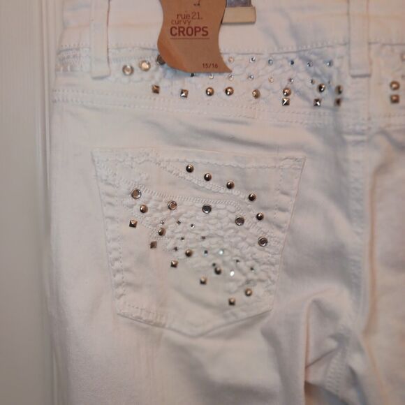 Rue 21 Curvy Capri Jeans NWT Size 15/16 White Denim Women's - Picture 11 of 13